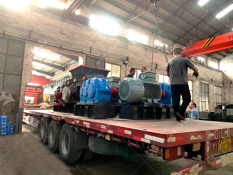 2PGY1007型全自動液壓對輥破碎機(jī)發(fā)往河北