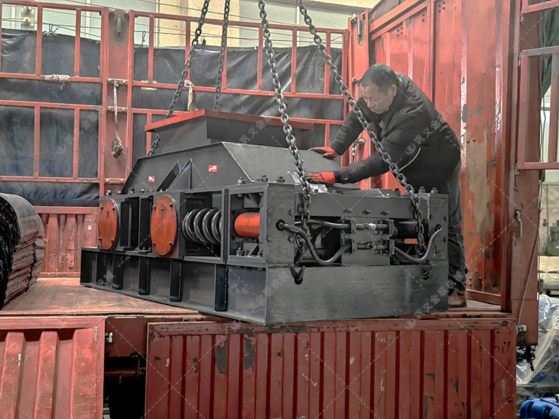 800x600型單臺對輥破碎機發(fā)貨 發(fā)往廣西 800x600型單臺對輥破碎機發(fā)貨 發(fā)往廣西