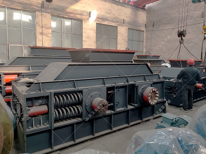 1000x700型全自動(dòng)液壓對(duì)輥制砂機(jī)發(fā)貨 1000x700型全自動(dòng)液壓對(duì)輥制砂機(jī)發(fā)貨