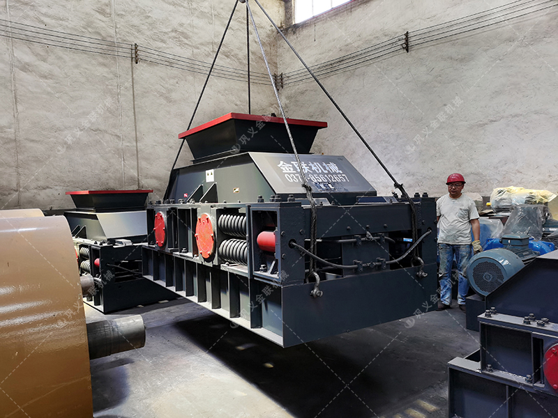 1000x700型半自動對輥破碎制砂機發(fā)貨 1000x700型半自動對輥破碎制砂機發(fā)貨