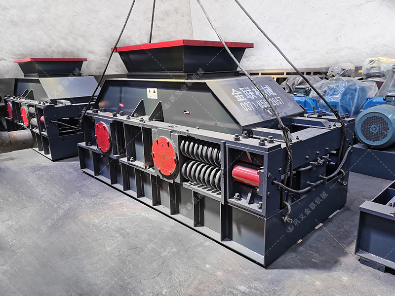 1000x700型半自動對輥破碎制砂機發(fā)貨 1000x700型半自動對輥破碎制砂機發(fā)貨