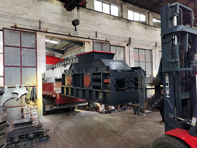 2PG1510型對輥式制砂機(jī) 大型制砂機(jī)發(fā)往湖北 2PG1510型對輥式制砂機(jī) 大型制砂機(jī)發(fā)往湖北