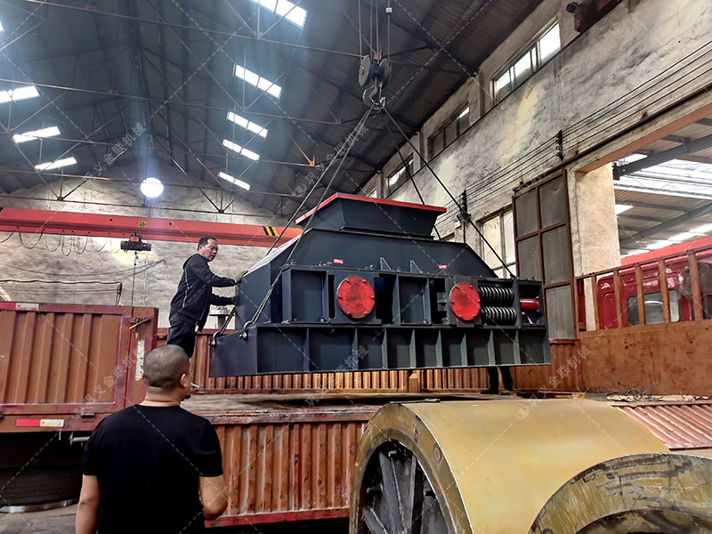 1200x800型直連式對(duì)輥破碎機(jī)發(fā)貨圖片 1200x800型直連式對(duì)輥破碎機(jī)發(fā)貨圖片