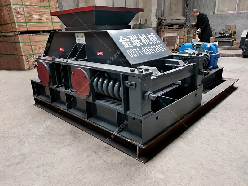 中型半自動液壓對輥破碎機設備發(fā)貨 發(fā)往河南 中型半自動液壓對輥破碎機設備發(fā)貨 發(fā)往河南