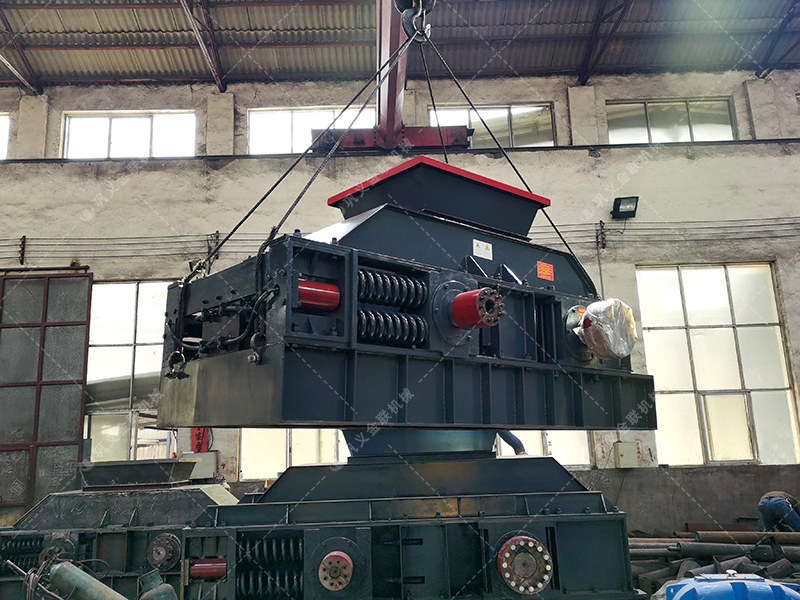 2PG1000x700中型對輥破碎機發(fā)貨圖片 2PG1000x700中型對輥破碎機發(fā)貨圖片