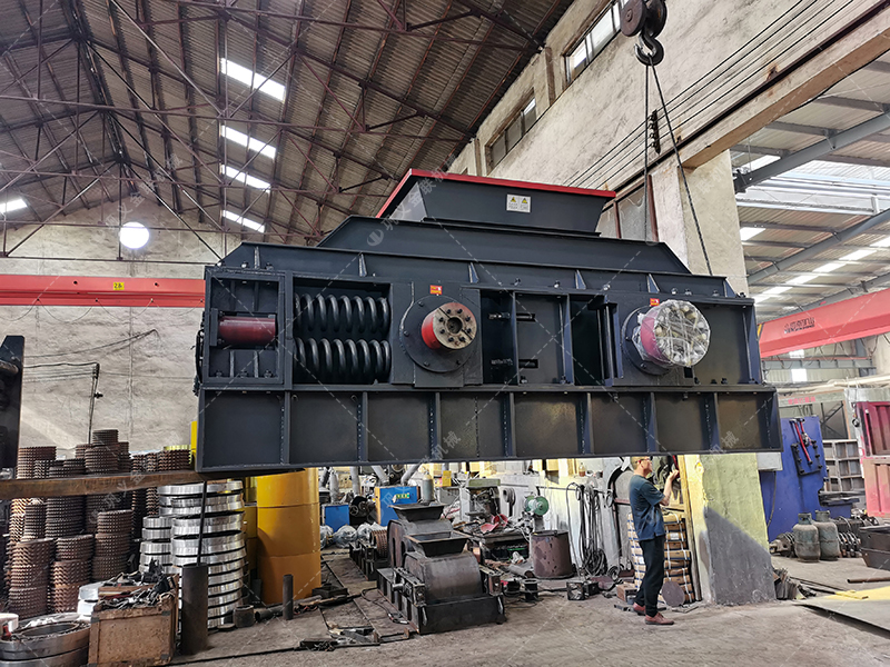 1500x1000型對輥制砂機 大型制砂機發(fā)往內(nèi)蒙古 1500x1000型對輥制砂機 大型制砂機發(fā)往內(nèi)蒙古