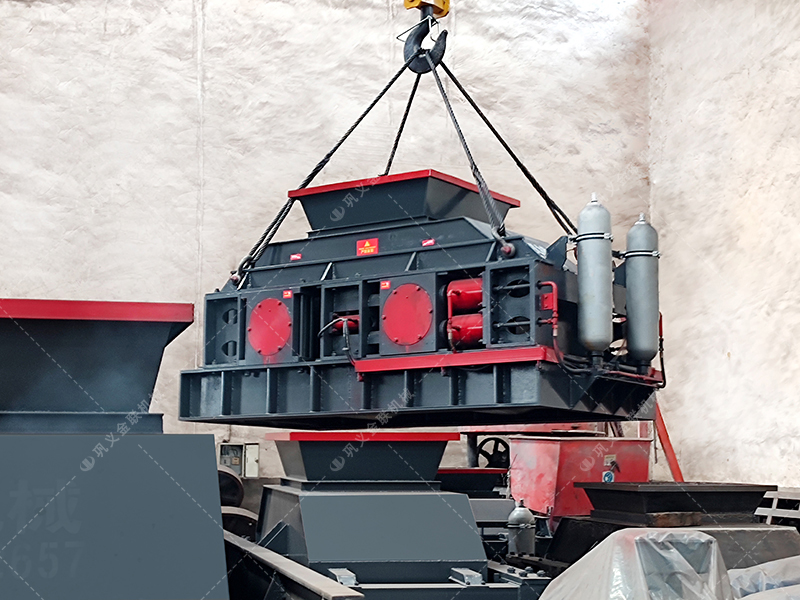 2PG1208大型液壓對(duì)輥破碎機(jī)發(fā)往甘肅 2PG1208大型液壓對(duì)輥破碎機(jī)發(fā)往甘肅