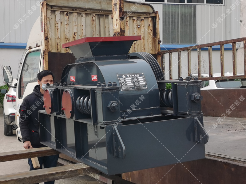 2PGC400X250小型雙齒輥破碎機(jī)發(fā)貨圖片_發(fā)往江蘇徐州_破碎玻璃 2PGC400X250小型雙齒輥破碎機(jī)發(fā)貨圖片_發(fā)往江蘇徐州_破碎玻璃