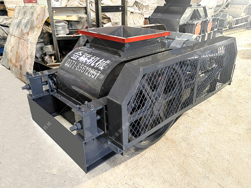 兩臺小型對輥破碎機發(fā)貨圖片_發(fā)往廣東廣西_破碎石英砂