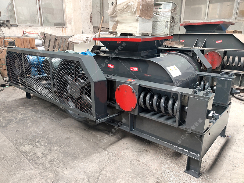 2PG610x400對(duì)輥破碎機(jī)發(fā)貨圖片_發(fā)往福建龍巖_鵝卵石制砂