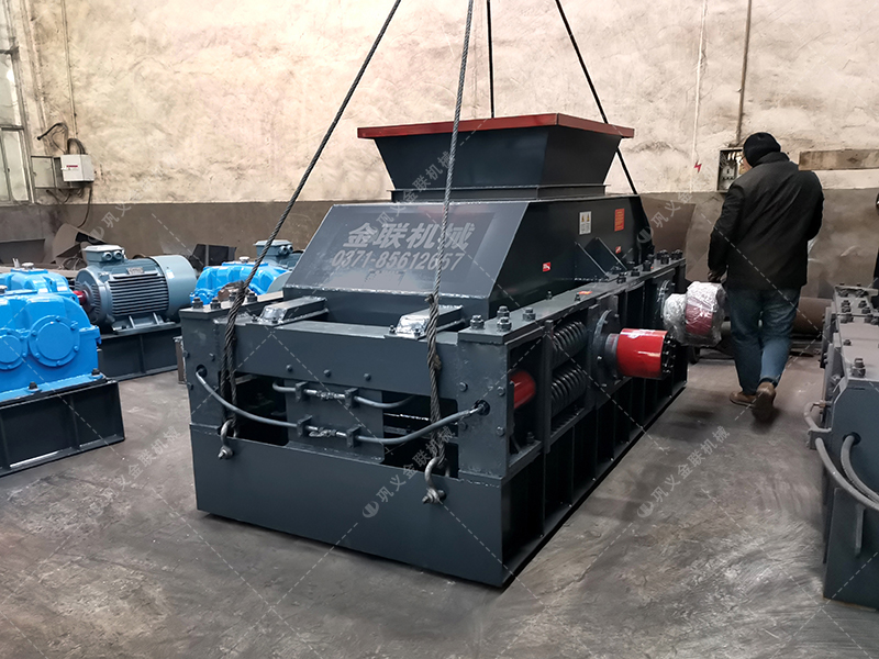 中型2PG1007液壓對輥破碎機發(fā)往非洲肯尼亞蒙巴薩