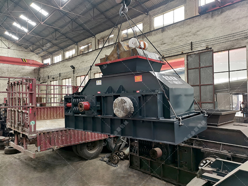 2PG1000X700對(duì)輥破碎機(jī)發(fā)貨圖片_發(fā)往湖北恩施_鵝卵石制砂