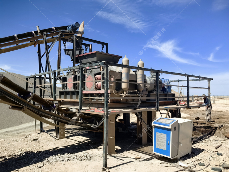 大型液壓對(duì)輥制砂機(jī)規(guī)格型號(hào)及技術(shù)參數(shù)簡(jiǎn)介