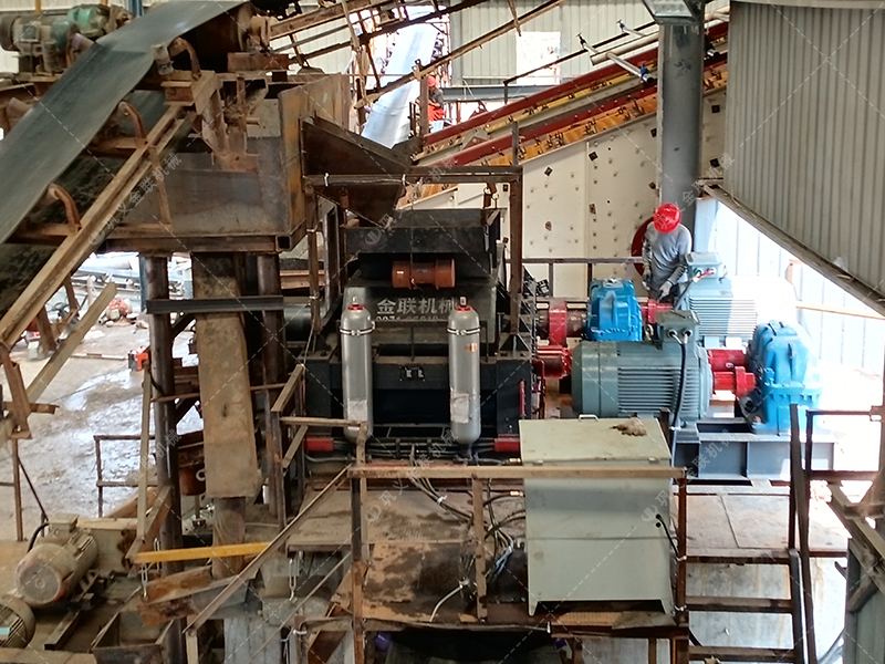 對(duì)輥制砂機(jī)價(jià)格差異大的原因:配置與性能深度對(duì)比 對(duì)輥制砂機(jī)價(jià)格差異大的原因:配置與性能深度對(duì)比