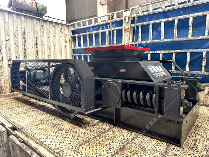 看雙齒輥破碎機(jī)如何將原料 “變廢為寶”，鑄就高利潤(rùn)顆粒塊