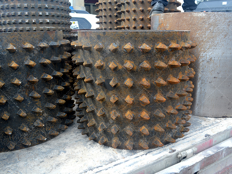 為何眾多混凝土再生廠家，都將雙齒輥破碎機(jī)視為生產(chǎn)線的 “定海神針”？?