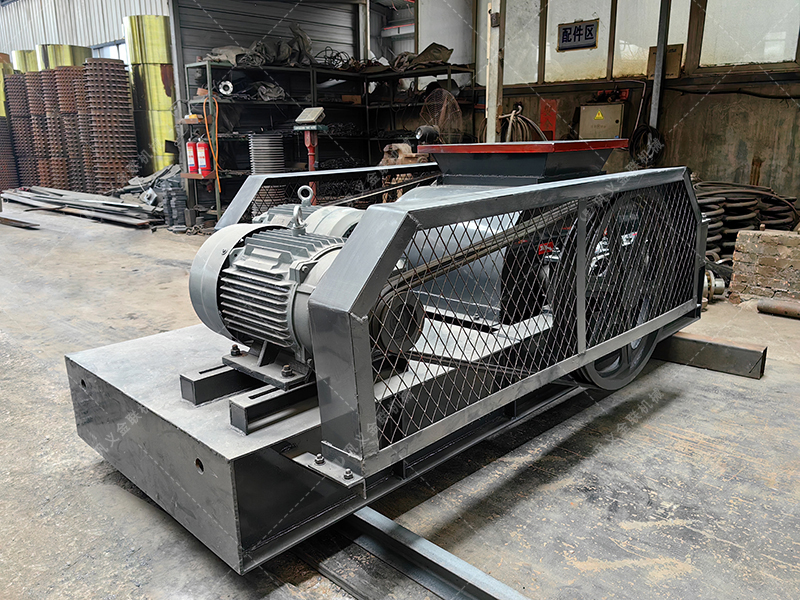 為何眾多混凝土再生廠家，都將雙齒輥破碎機(jī)視為生產(chǎn)線的 “定海神針”？?